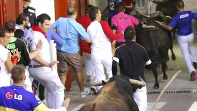 El penúltimo encierro de Sanse acaba con un herido en un brazo por asta de toro