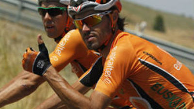 Fernando Alonso salva al equipo ciclista del Euskaltel