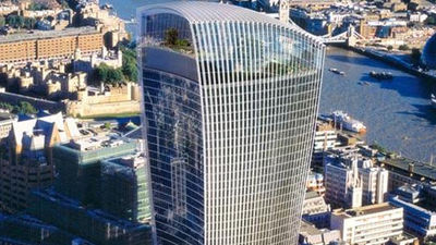 El reflejo de un rascacielos en Londres causa daños en un vehículo