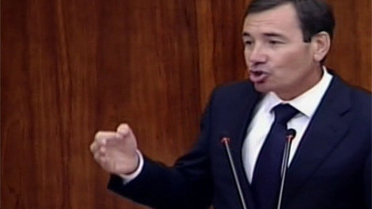 Gómez acusa a González de llevar a Madrid al  "estancamiento" político y económico