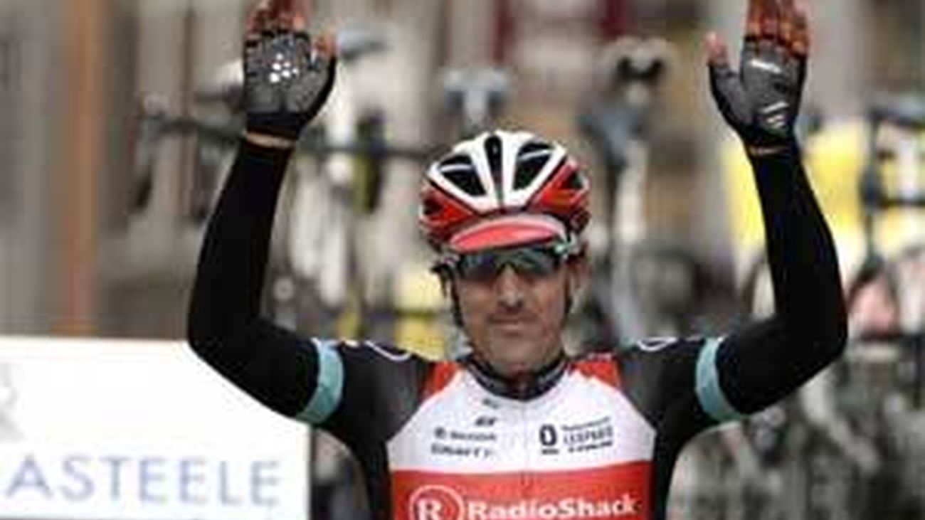 Cancellara se impone en la contrarreloj, Nibali nuevo líder de la Vuelta