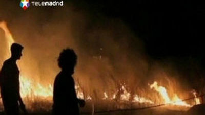 La UME se incorpora a las labores de extinción del incendio de Pontecaldelas