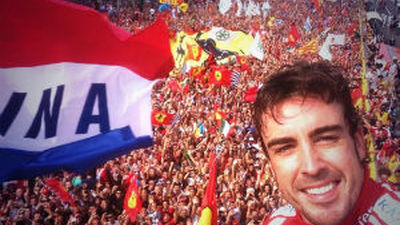 Los 'tifosi' enloquecen en Monza: "Alonso, Alonso, Alonso"