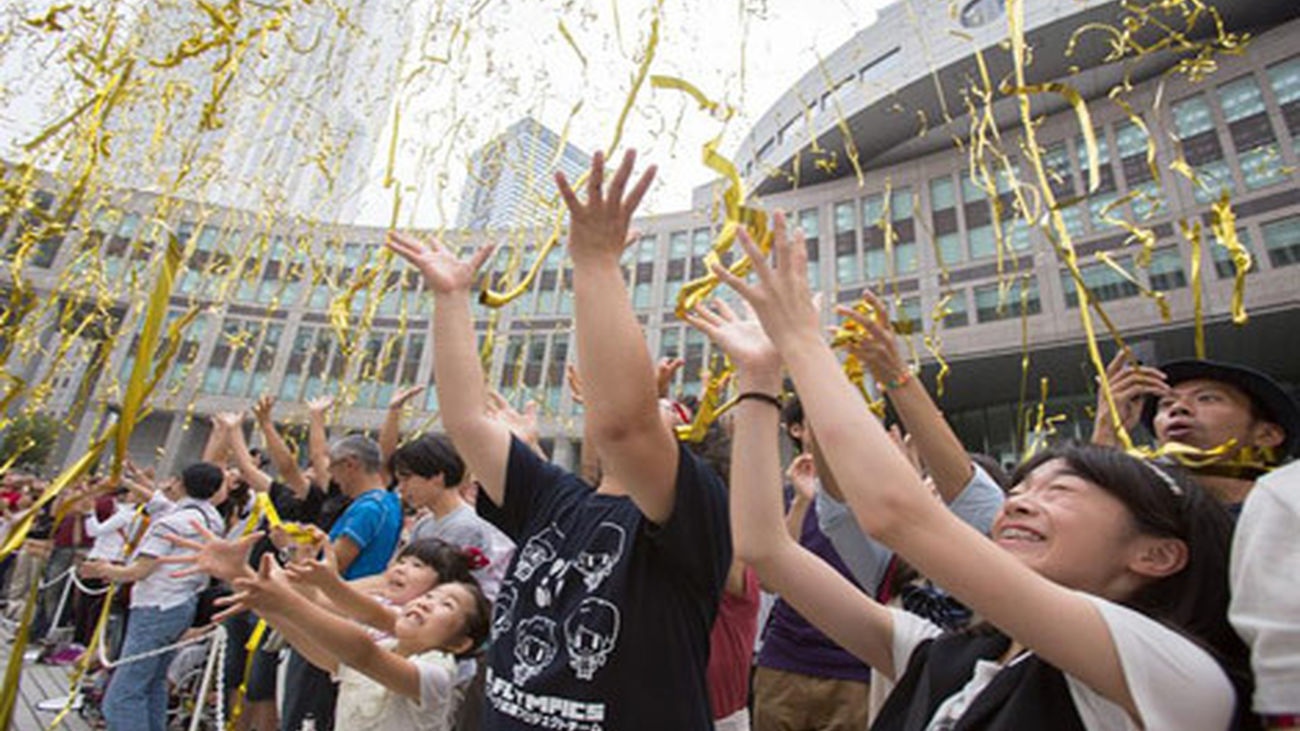 Tokio se despierta festejando el sueño olímpico