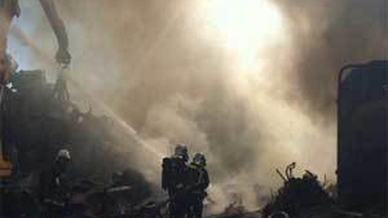 Controlado el incendio de una chatarrería en San Martín de la Vega