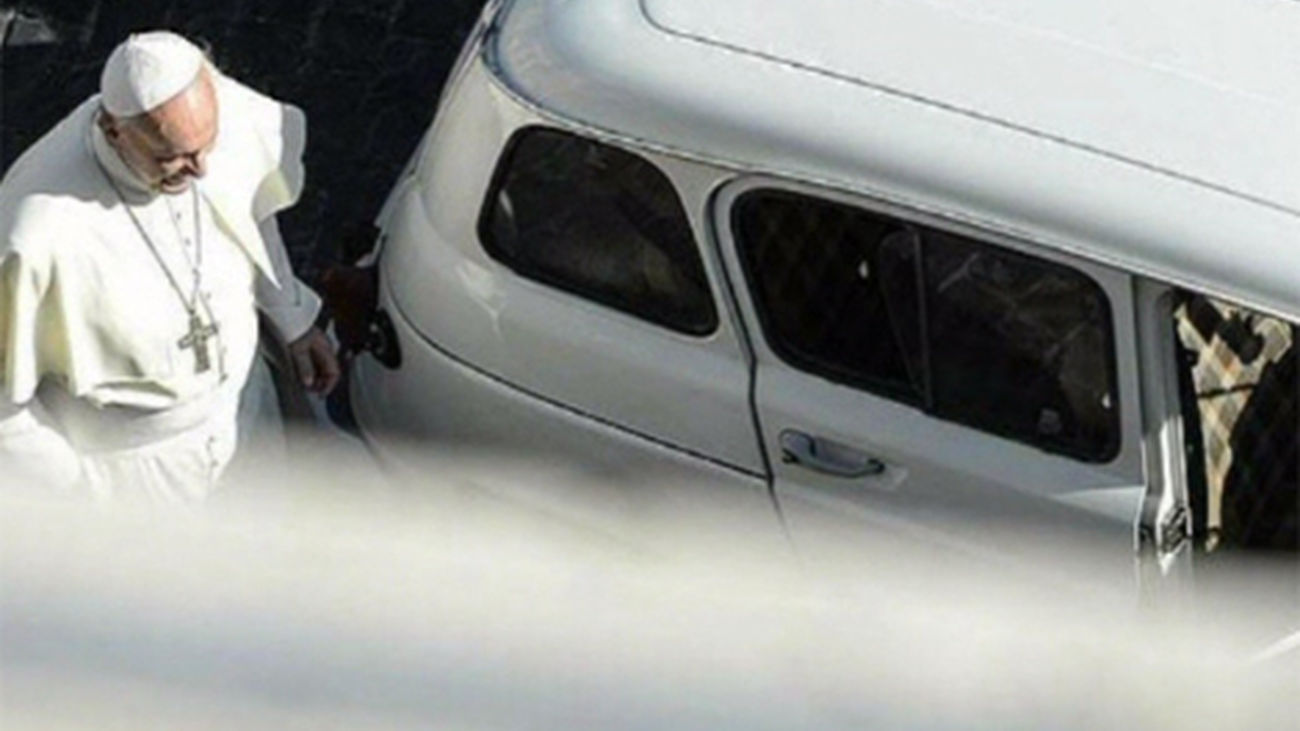 Un Renault 4 es el nuevo coche del Papa