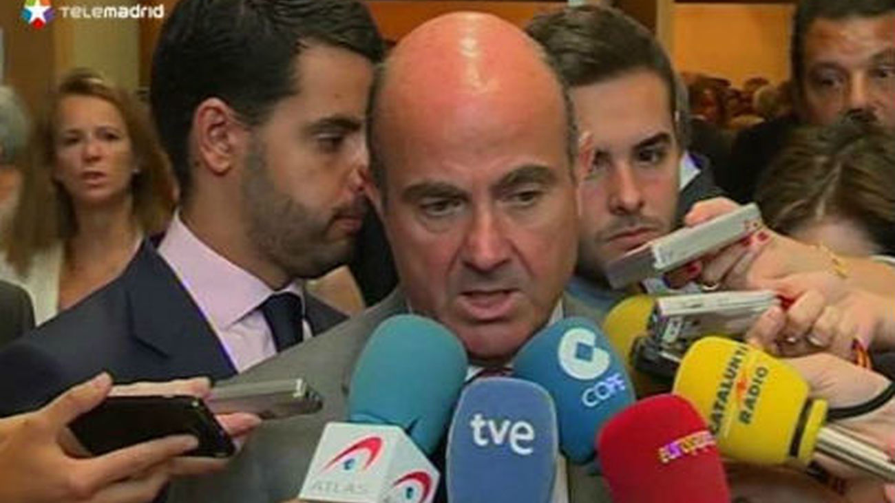 De Guindos dice que las previsiones de PIB y paro mejorarán en 2013 y 2014