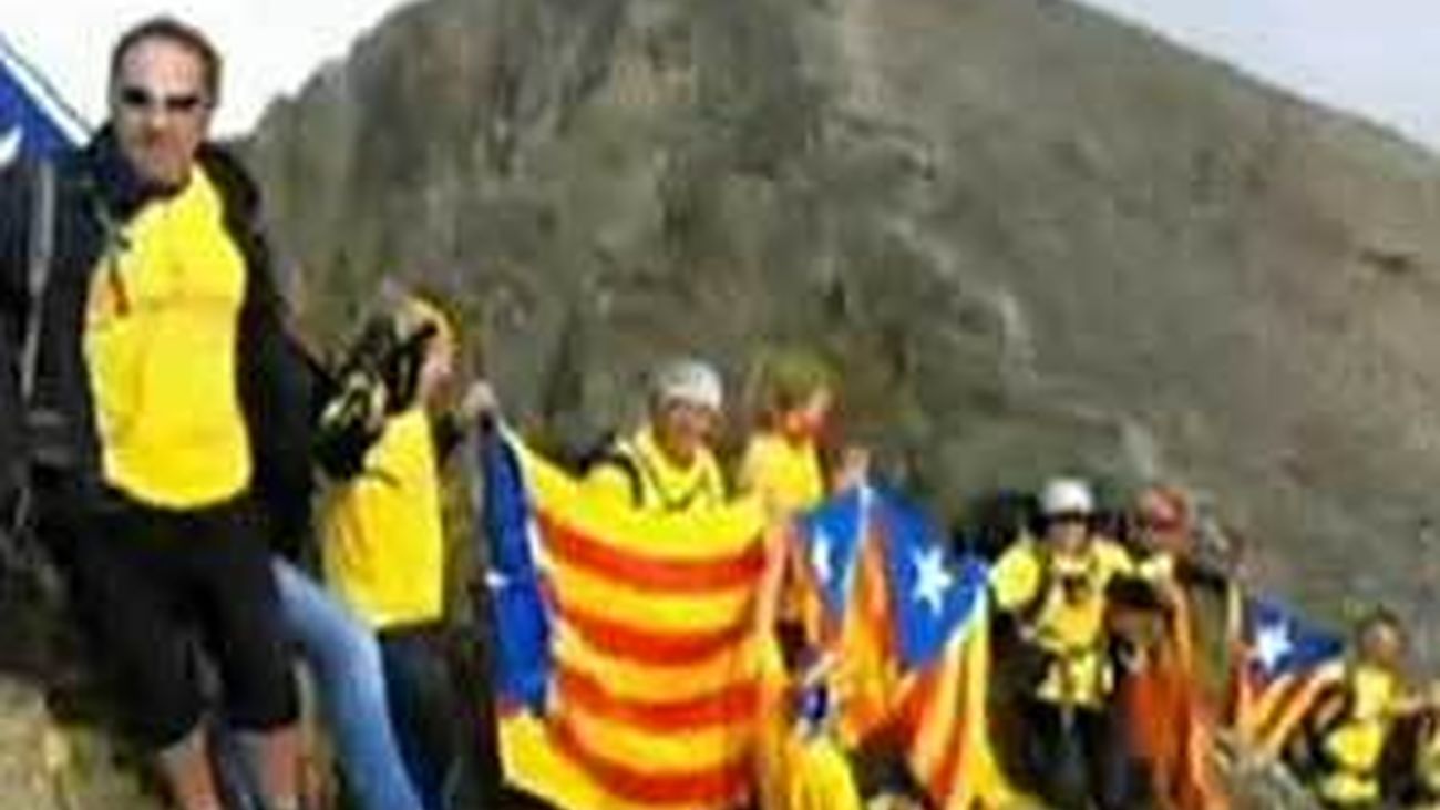 Mas se compromete con una consulta soberanista y Margallo dice que "no es posible"