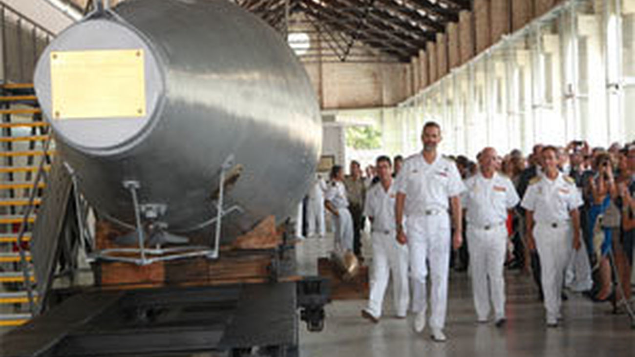El Príncipe inaugura la sala del Museo Naval de  Cartagena donde se expone el submarino Peral