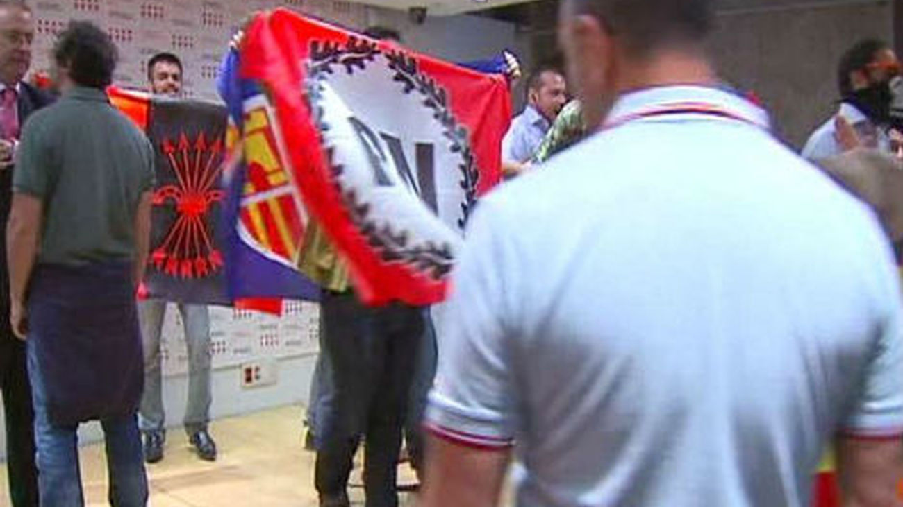 Doce detenidos y cinco heridos por el ataque durante el acto de la Diada en Madrid