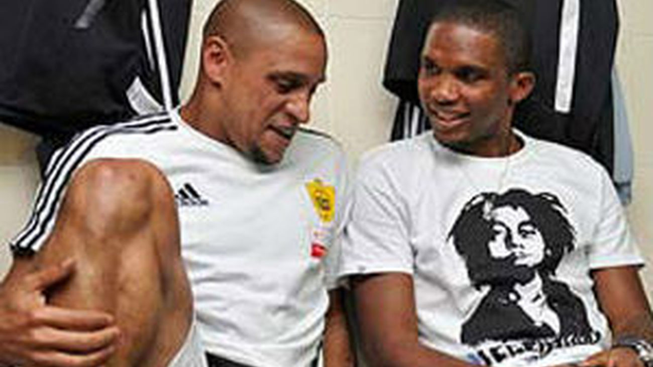 Roberto Carlos ataca a Eto'o: "En el Anzhi, hizo de todo menos jugar"