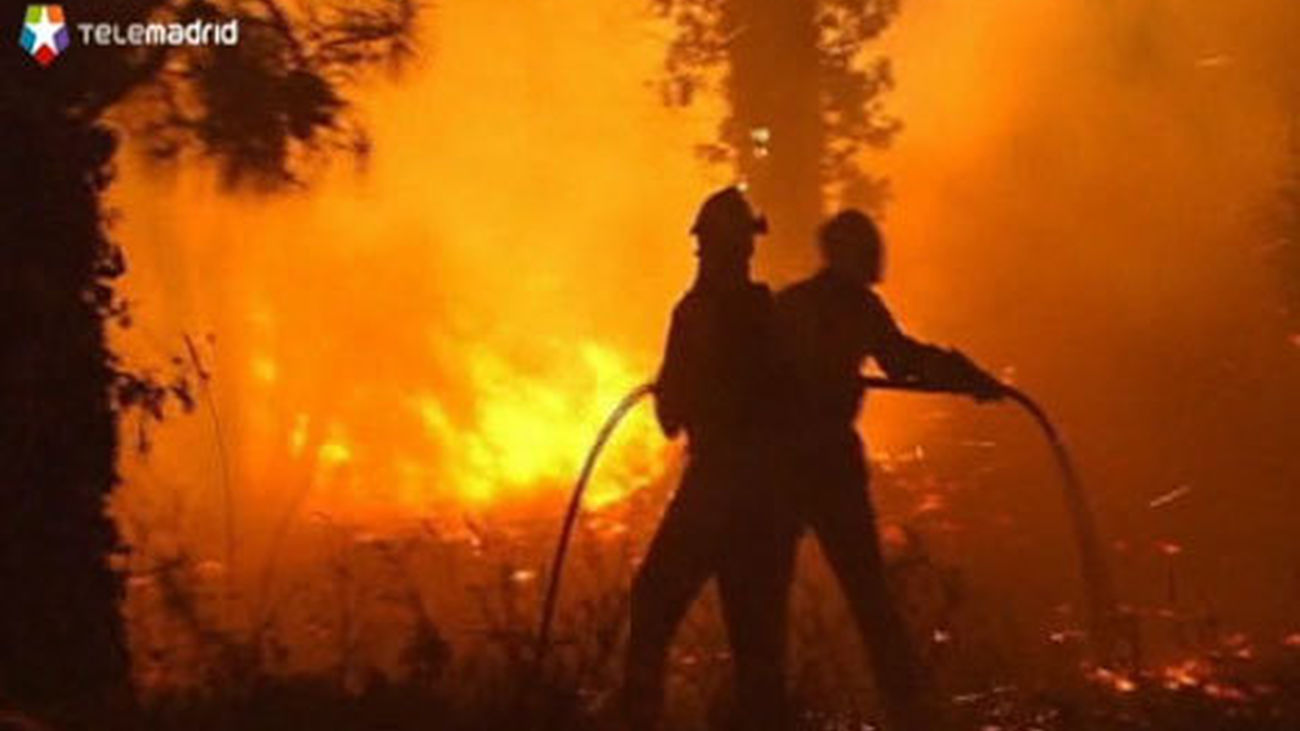 Continúan activos los incendios de Carnota, Negreira y Porto de Son en Galicia