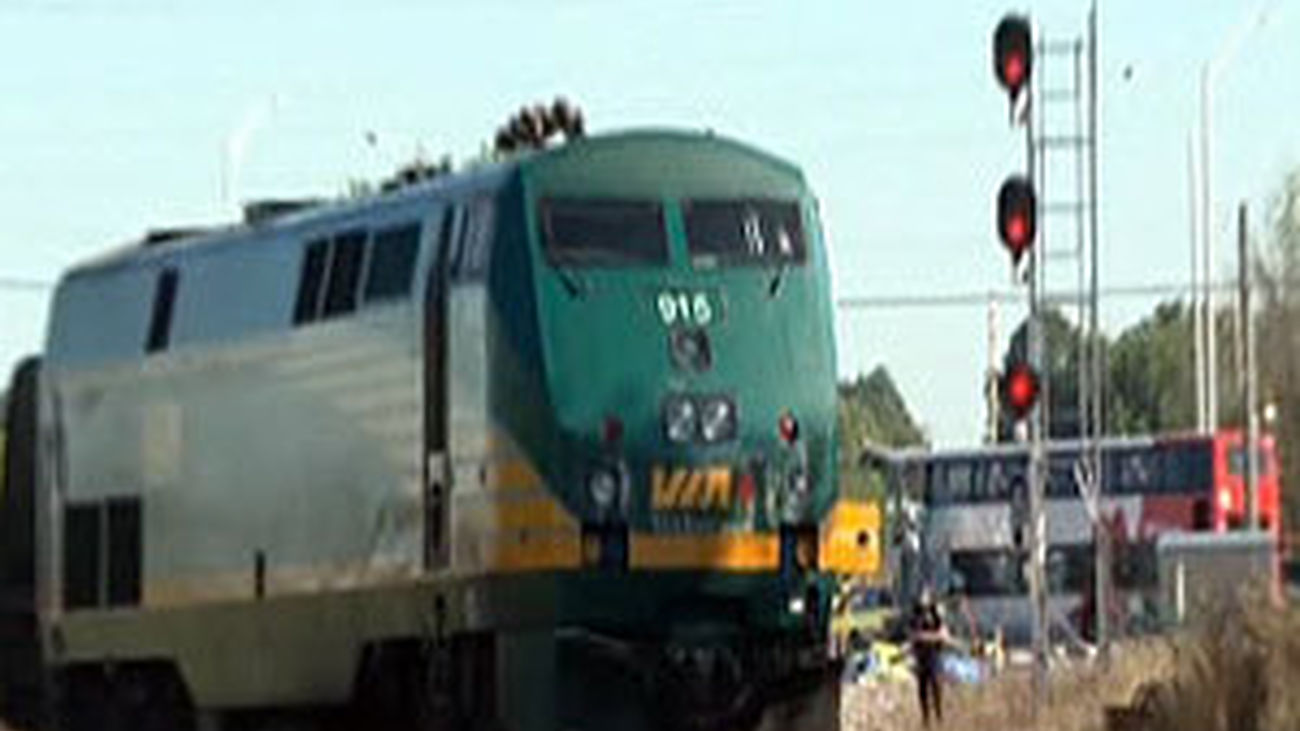 Al menos seis  muertos por una colisión entre un autobús y un tren de pasajeros cerca Ottawa