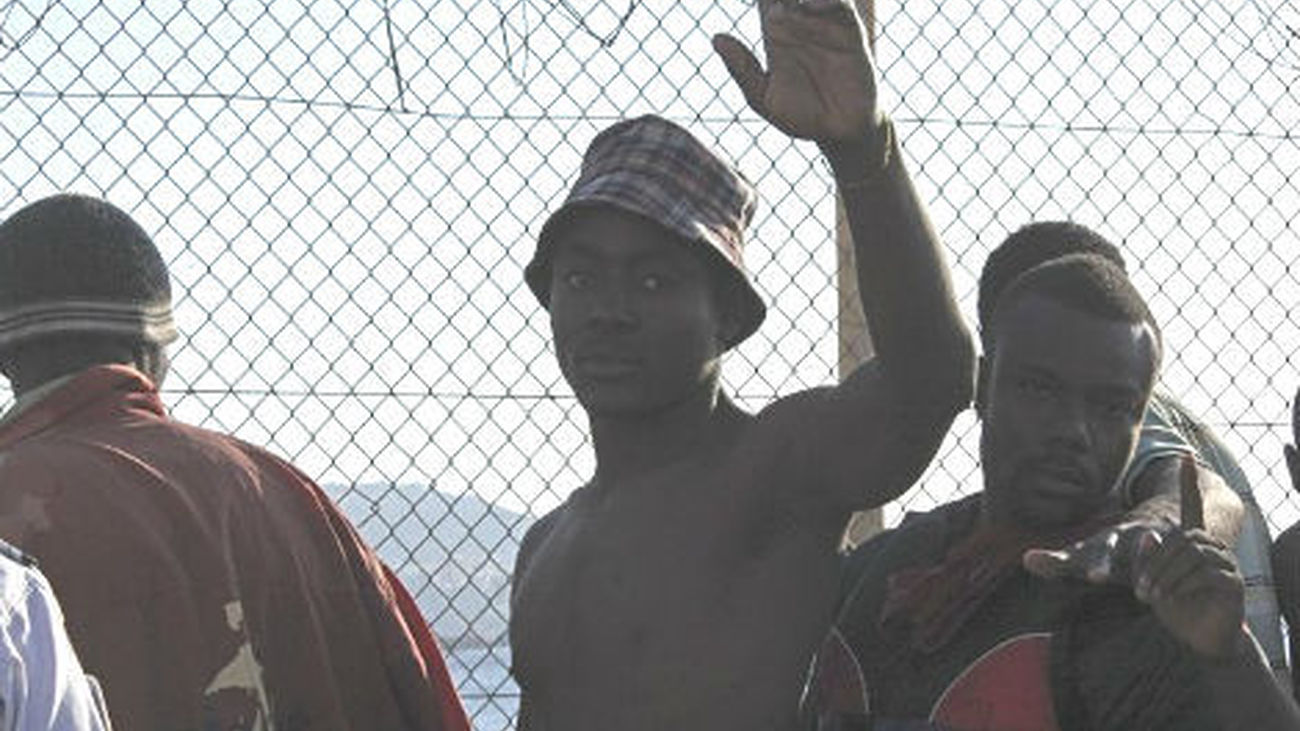 Otros tres subsaharianos entran en Melilla en un salto a la valla de 10 inmigrantes