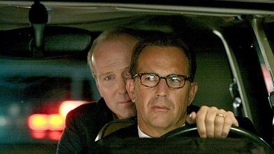 Kevin Costner es... Mr. Brooks