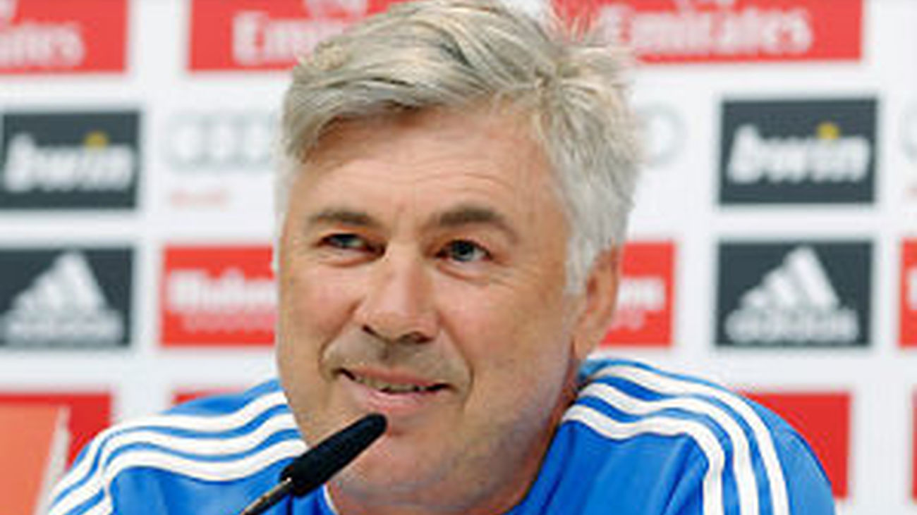 Ancelotti cree que a Benzema "le vendrán bien los silbidos"