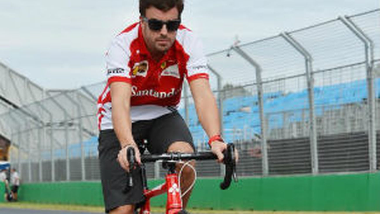 Fernando Alonso, en bicicleta