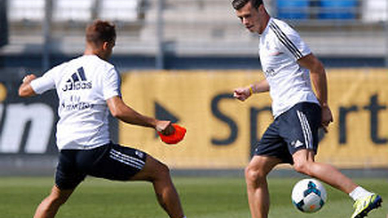 Bale se entrena con el grupo y apunta al derbi