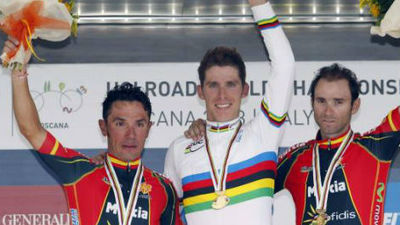 Purito, plata, y Valverde, bronce, regalan el oro a Rui Costa