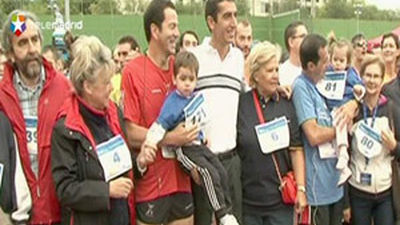 Victoria y Cavero corren en la carrera por "la dignidad y la justicia" organizada por la AVT