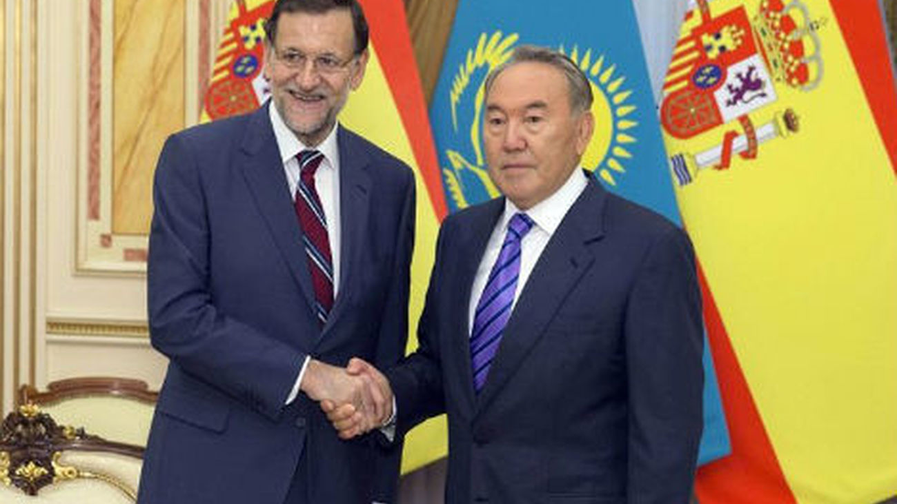Rajoy se reúne con el presidente de Kazajstán y proseguirá en Japón su gira asiática