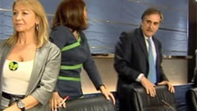 El PP dice que los presupuestos apuntalan la recuperación y el PSOE los tilda de suicidas