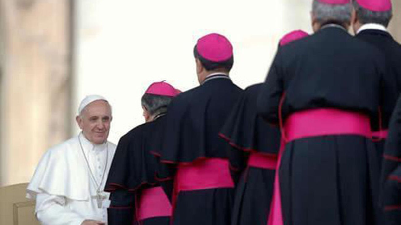 El papa dice que el defecto de la Curia es que se ocupa sólo del Vaticano