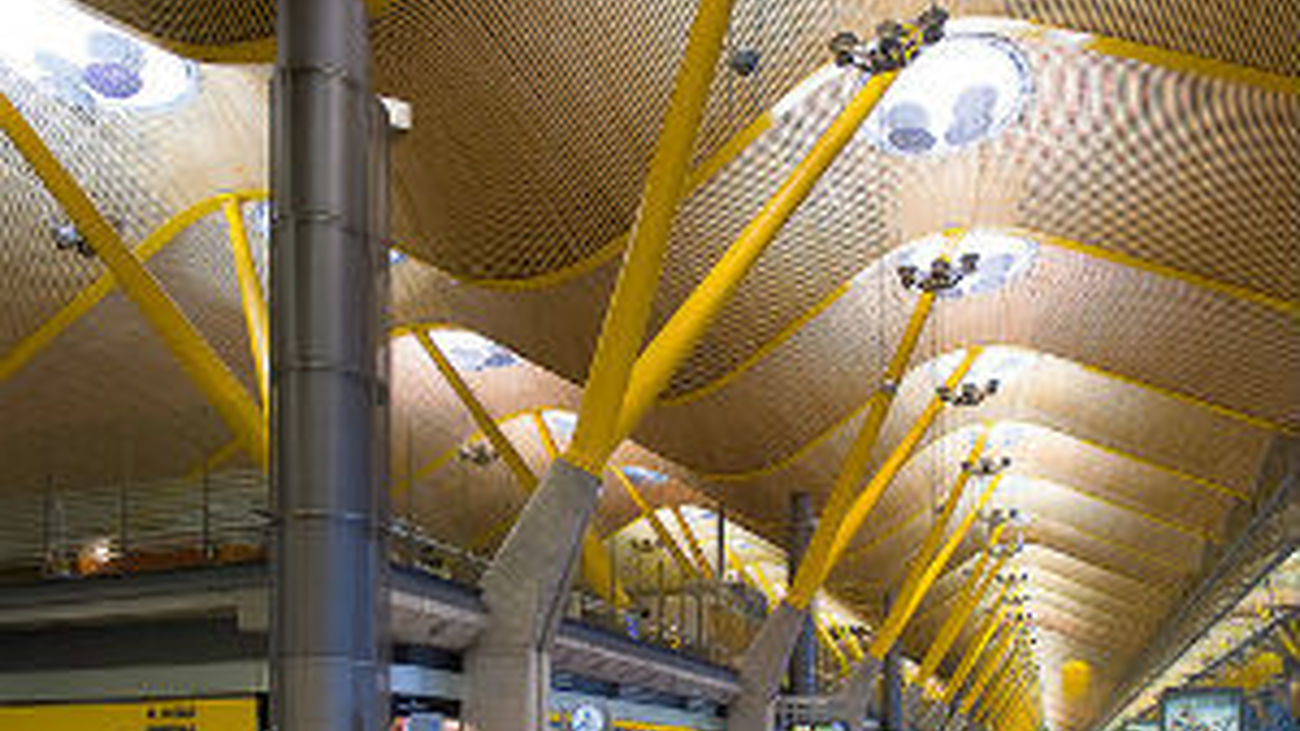 Soria apuesta por fórmulas para fomentar el uso de la T4 de Barajas