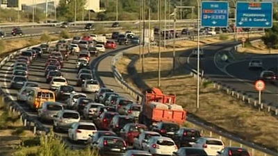 Un accidente leve genera 130 kilómetros de atasco en vías del norte de Madrid