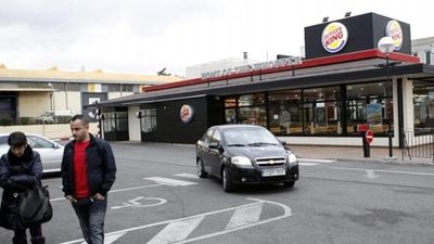 Juzgan a un exempleado de un 'burguer' de Coslada por amenazar a sus compañeros
