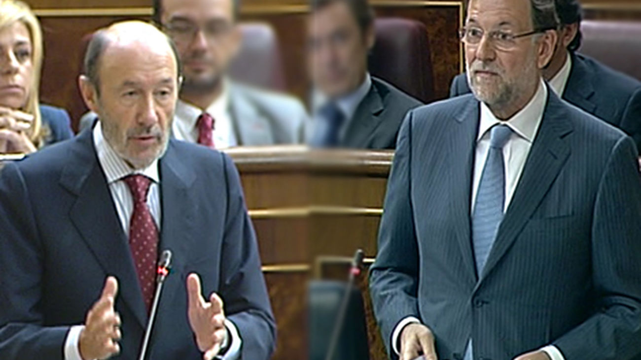 Rajoy defiende sus medidas y Rubalcaba le pide gestos con inmigrantes y crónicos