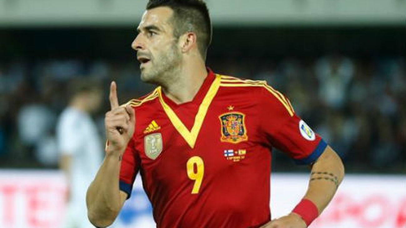 Álvaro Negredo marca con España