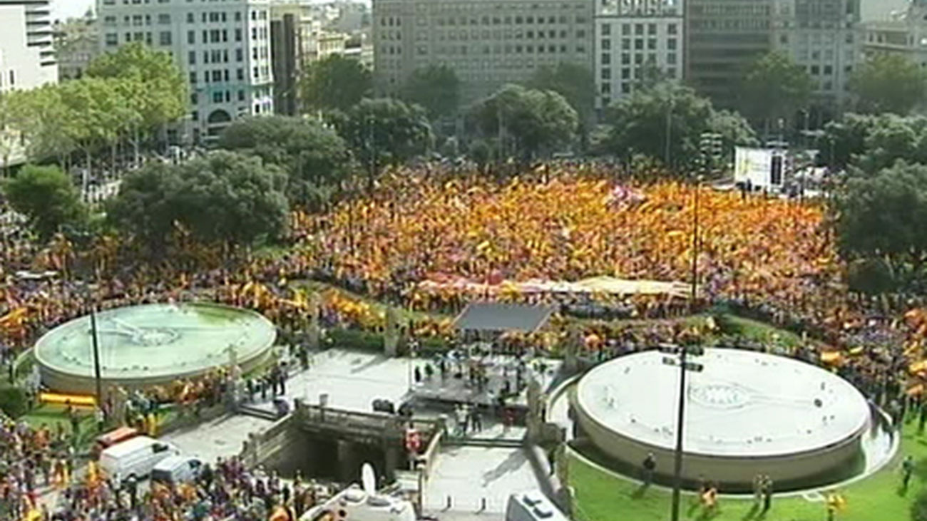 Miles de personas se concentran en Barcelona a favor de la unidad de España