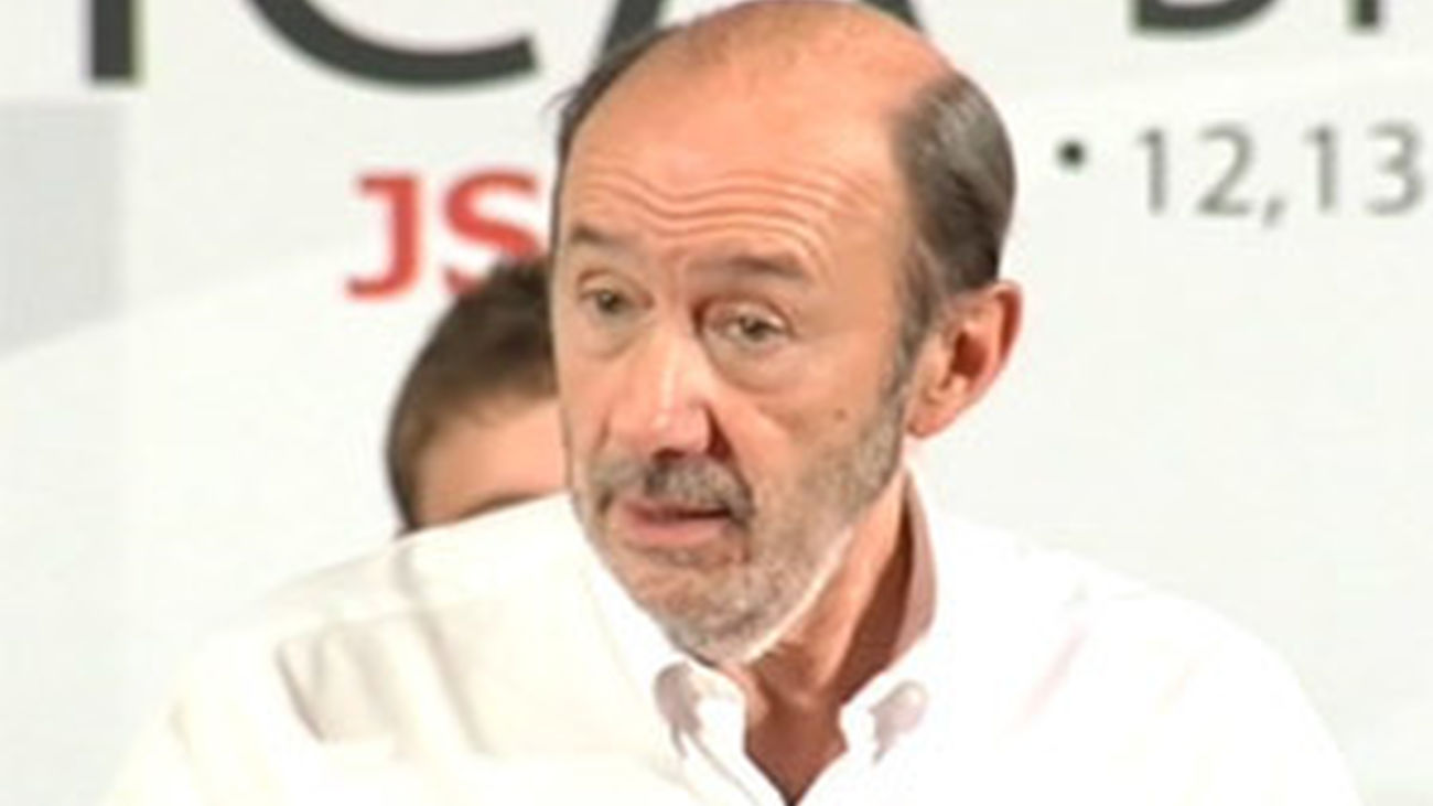 Rubalcaba dice que España no se puede permitir  un Gobierno "torpe, insensible y mentiroso"