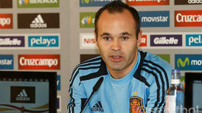 Iniesta: "Nos jugamos el Mundial, no es un homenaje"