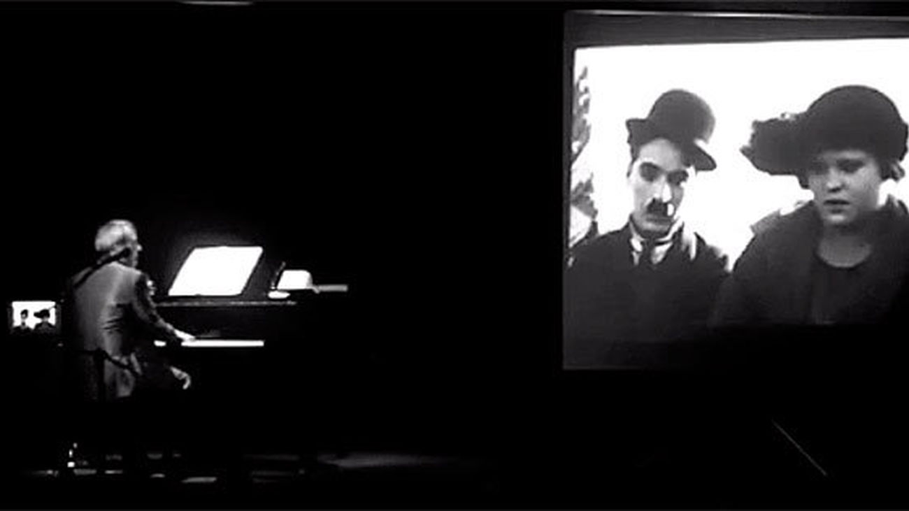 El pianista Jorge Gil Zulueta interpreta el espectáculo 'Un piano de cine'