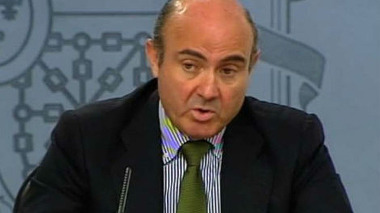 Guindos enmarca los ajustes de Comunidades y Ayuntamientos en el cumplimiento del déficit