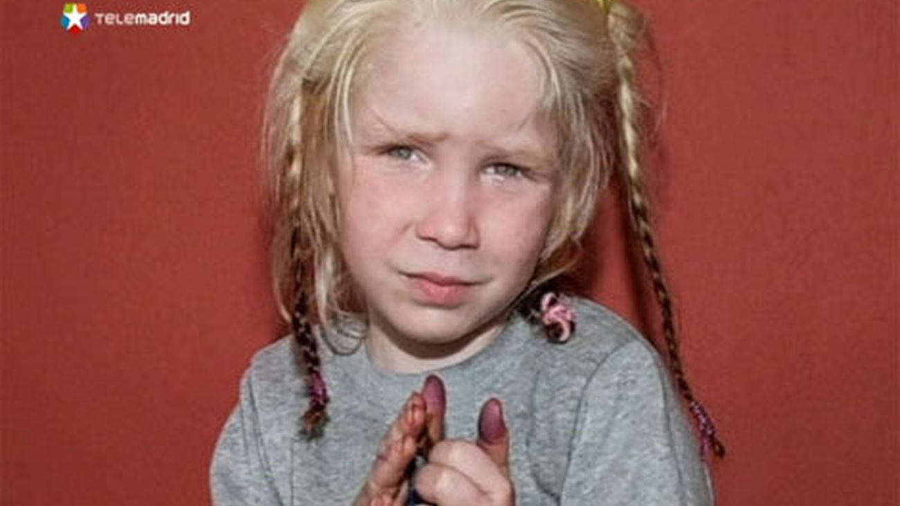 La pareja gitana asegura que la madre biológica les entregó a la niña rubia hallada con ellos en Grecia