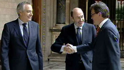 Rubalcaba ofrece a Mas "votar" sobre la reforma constitucional y olvidar la consulta