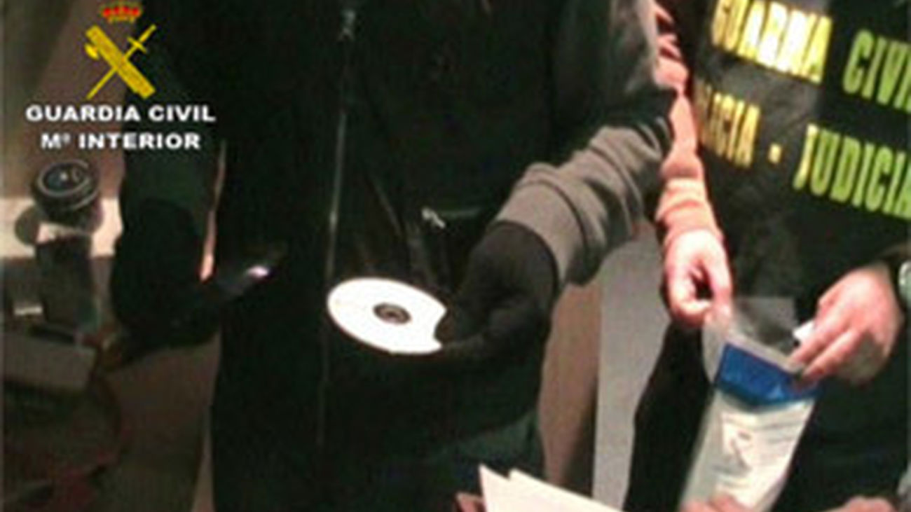 La Guardia Civil detiene a cuatro personas por obligar a menores  de edad a mantener relaciones sexuales con adultos