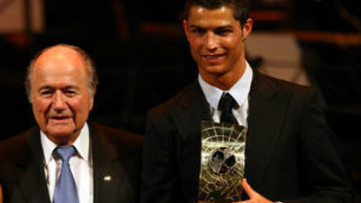 Blatter se mofa de Cristiano, se disculpa, pero CR7 le responde