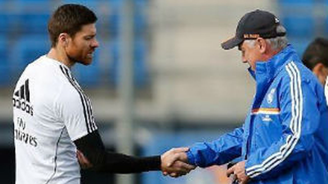 Xabi jugará unos minutos y Benzema será titular ante el Sevilla