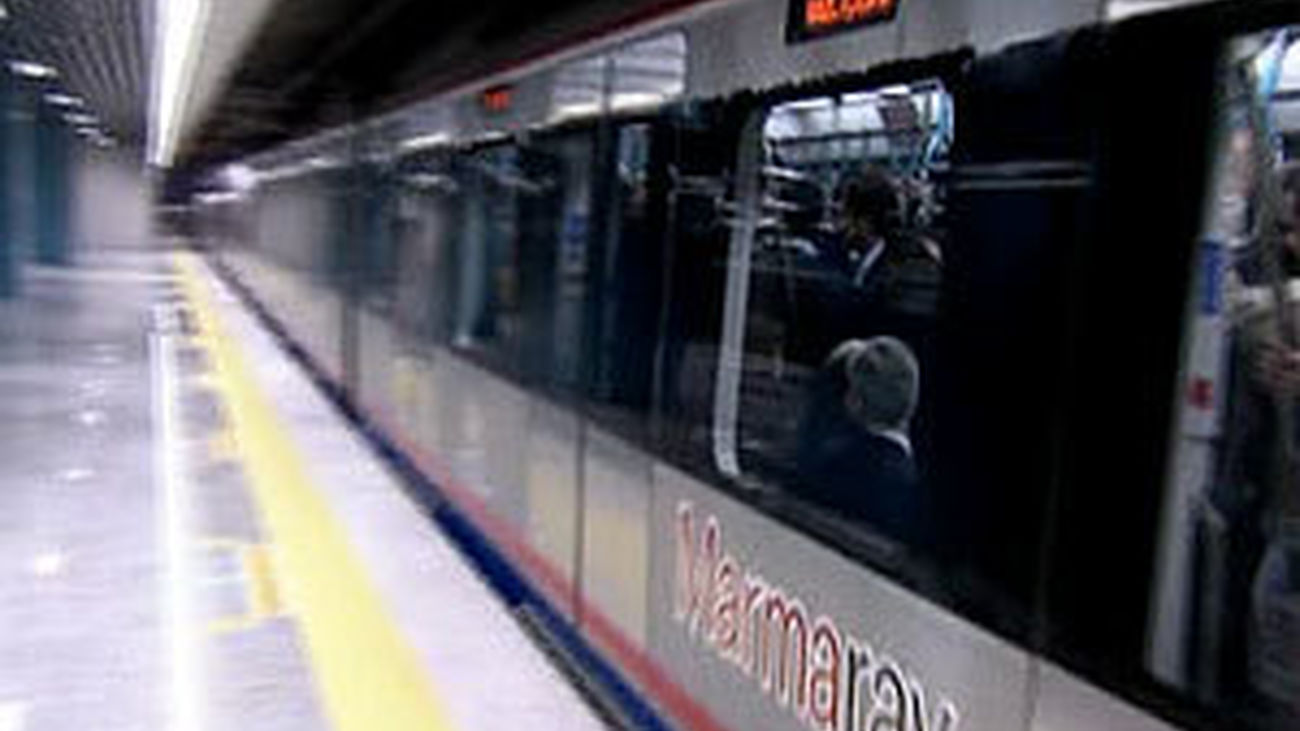 Tren en el tuneld e Marmay