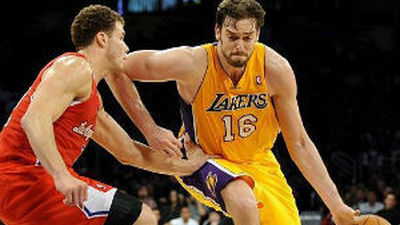Los Lakers abren el curso en la NBA con victoria ante los Clippers