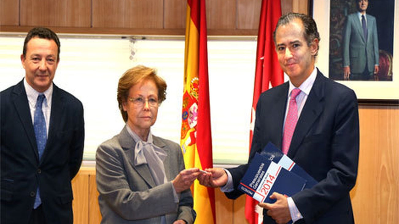 Ossorio entrega los Presupuestos con "la mayor rebaja fiscal de la historia"