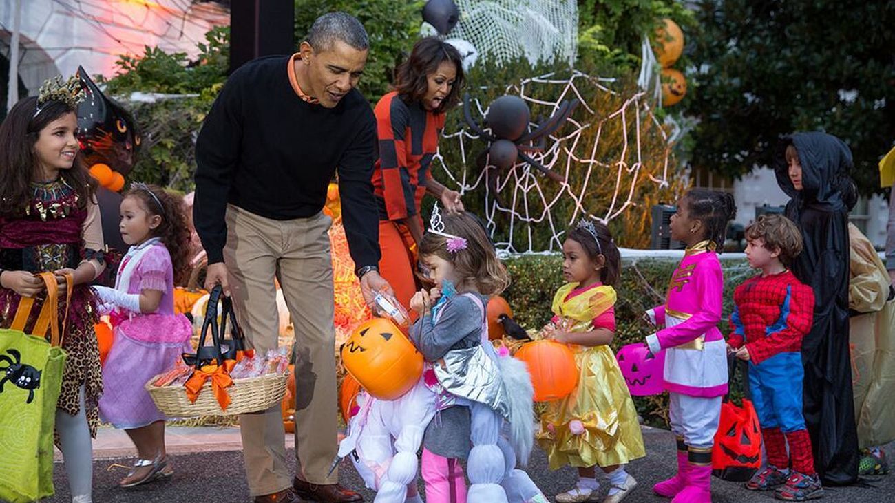 Obama celebra Halloween abriendo la Casa Blanca al 'truco o trato'