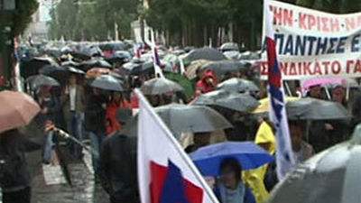 Los funcionarios griegos desafían al Gobierno en la quinta huelga general