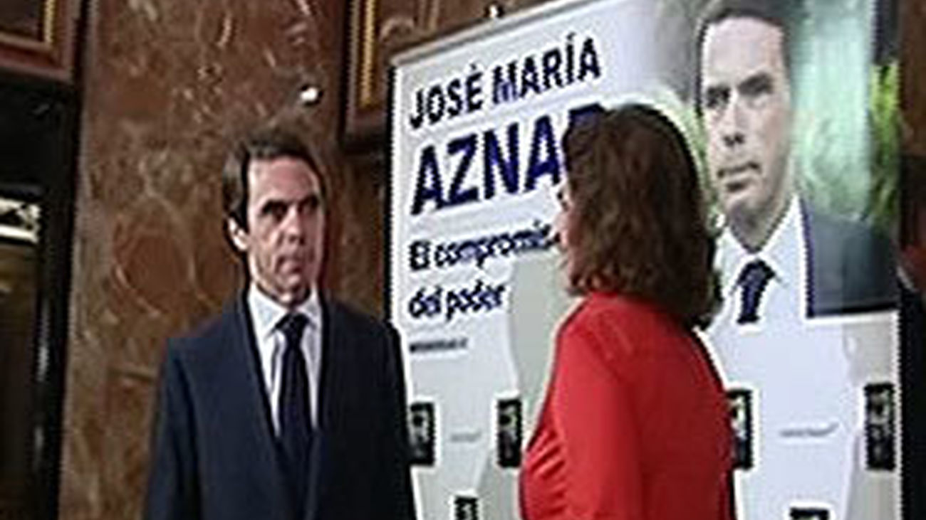 Aznar presenta su libro de memorias sin ministros