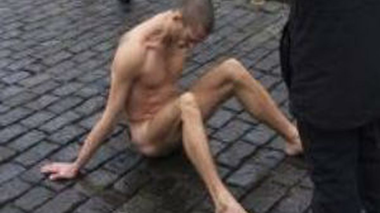 Clava sus testículos en el Kremlin