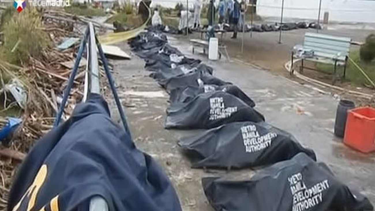 Aumentan los muertos y la desesperación entre los supervivientes en Filipinas